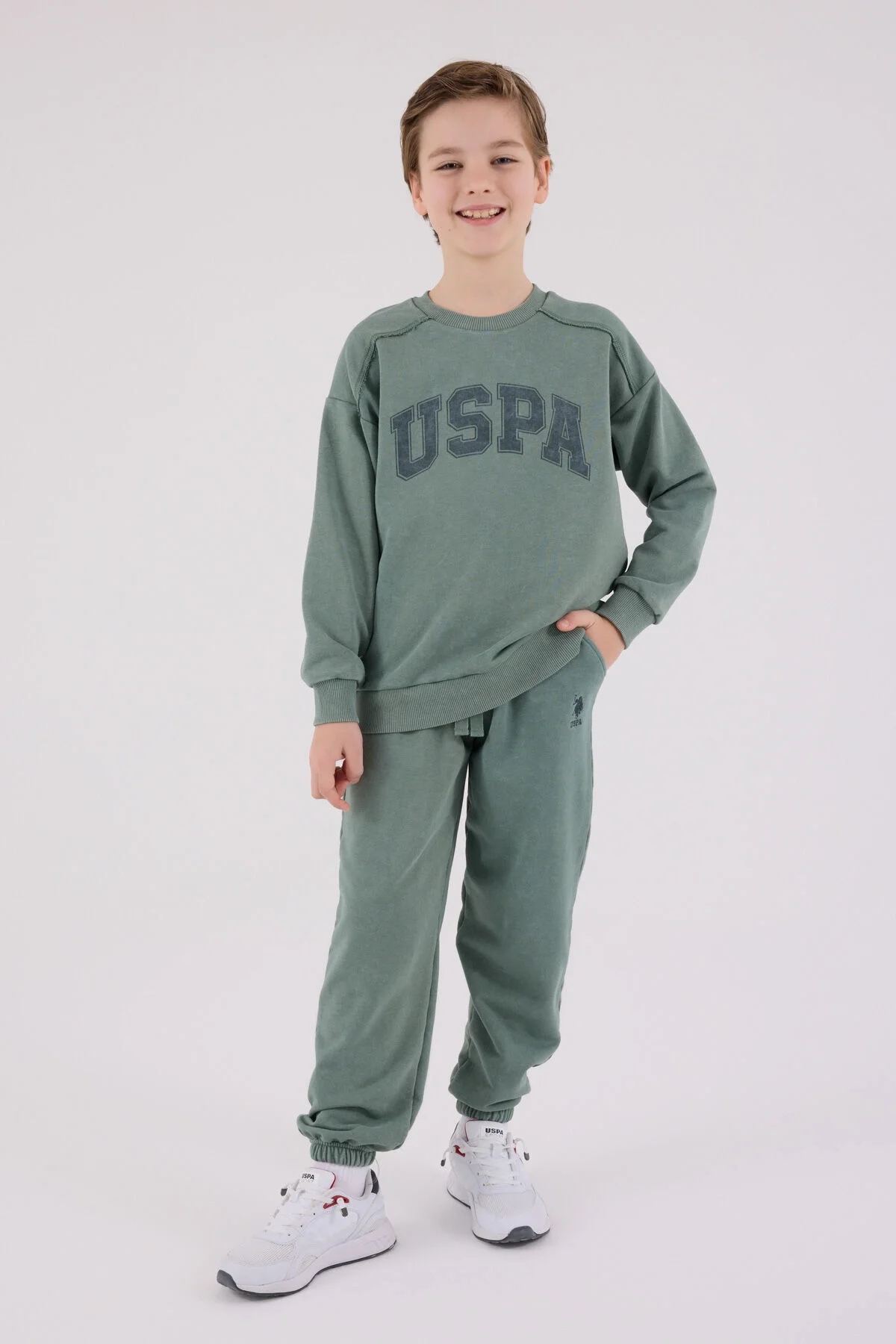 Yeşil USPA desenli erkek çocuk eşofman takımı, U.S. Polo Assn marka, rahat ve modern stil, çocuk modeli