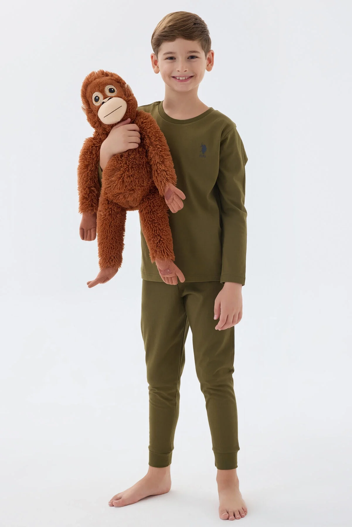 Yeşil uzun kollu pijama takımı, U.S. Polo Assn markası, çocuk erkek pijama, Arnetta markası, beyaz arka plan, model ön görünüm