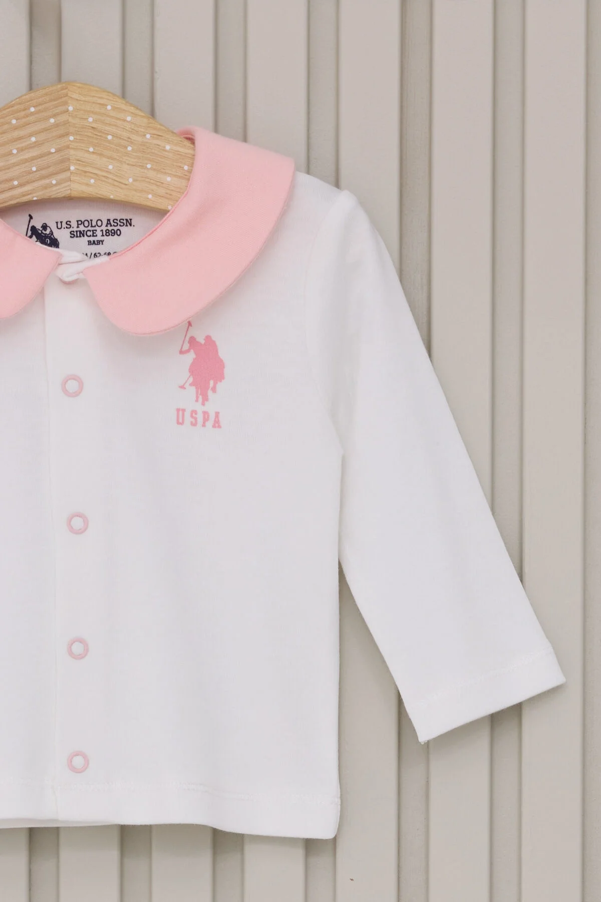 Beyaz dantelli U.S. Polo Assn kız bebek takım elbise, pembe kalp ve nokta desenli pantolon ve şapka seti