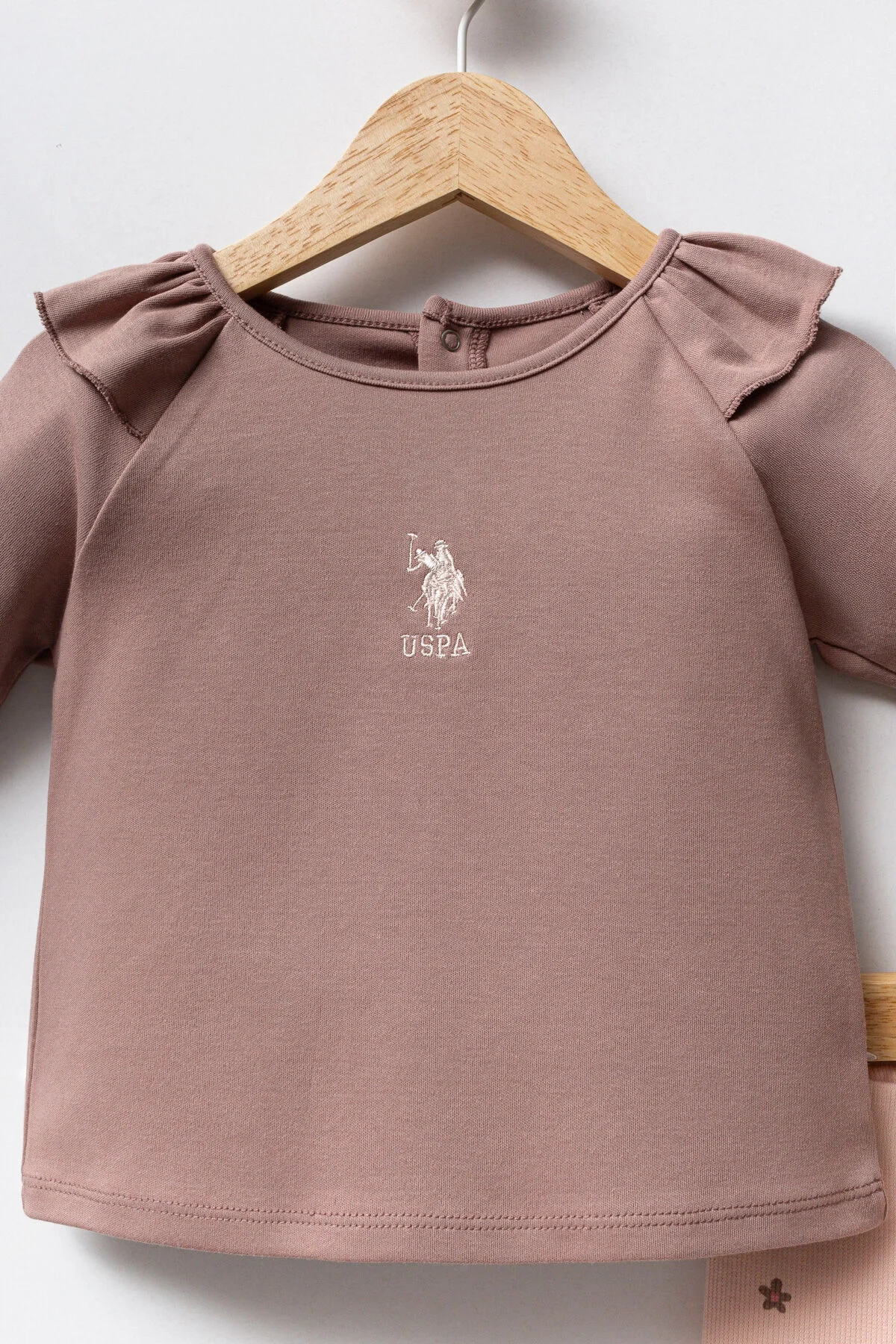 Kahverengi ruffle detaylı uzun kollu üst ve pembe çiçek desenli pantolonlu bebek takım elbise, USPA markası, bebek giyim kategorisi