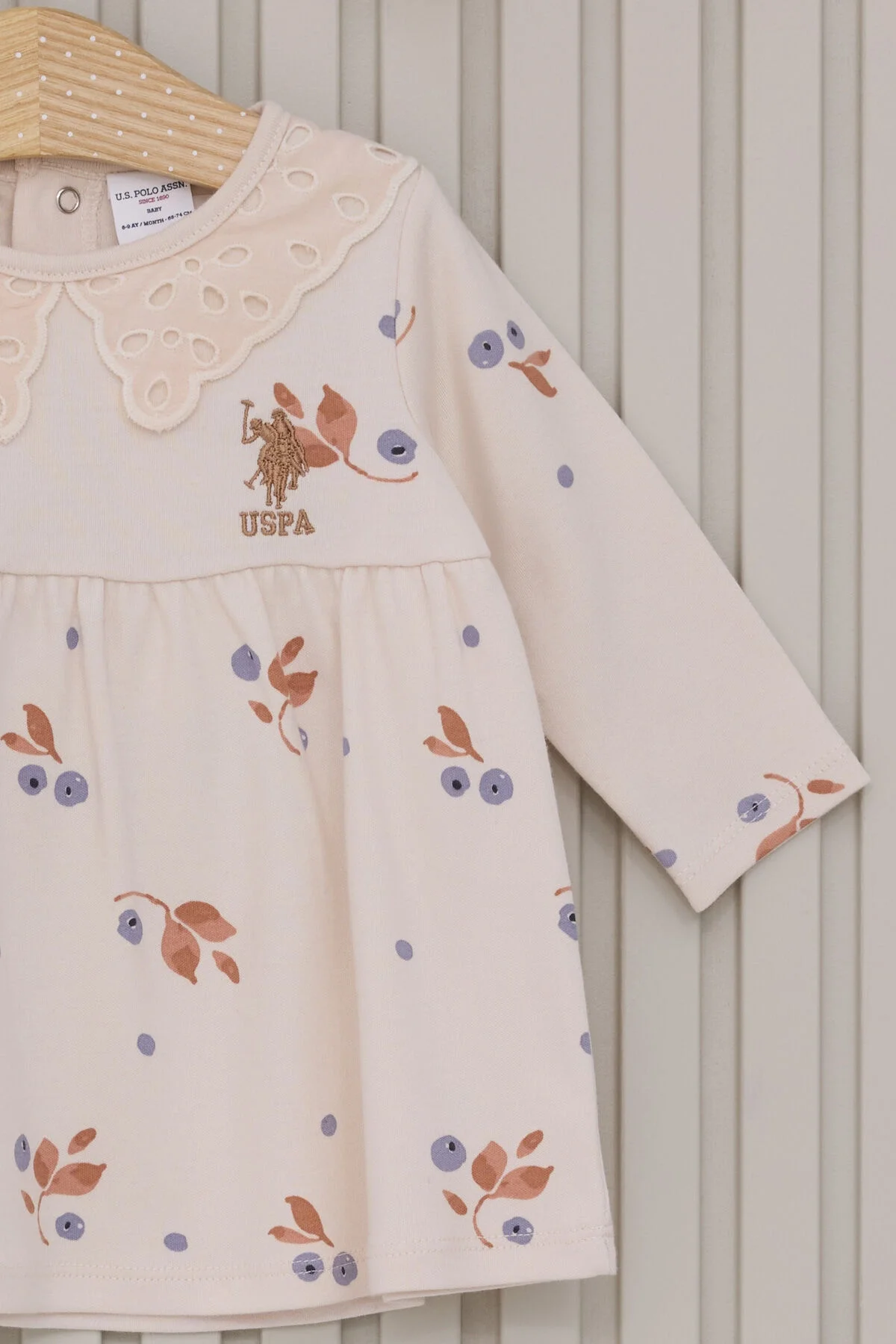 Krem renkli U.S. Polo Assn kız bebek elbise, çiçek desenli, dantelli yaka, uzun kollu, bebek giyim seti