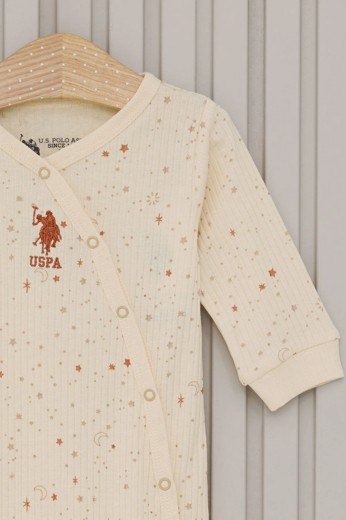Krem rengi yıldızlı U.S. Polo Assn bebek tulumu, ön düğmeli, ayaklık, bebek giyimleri için uygun