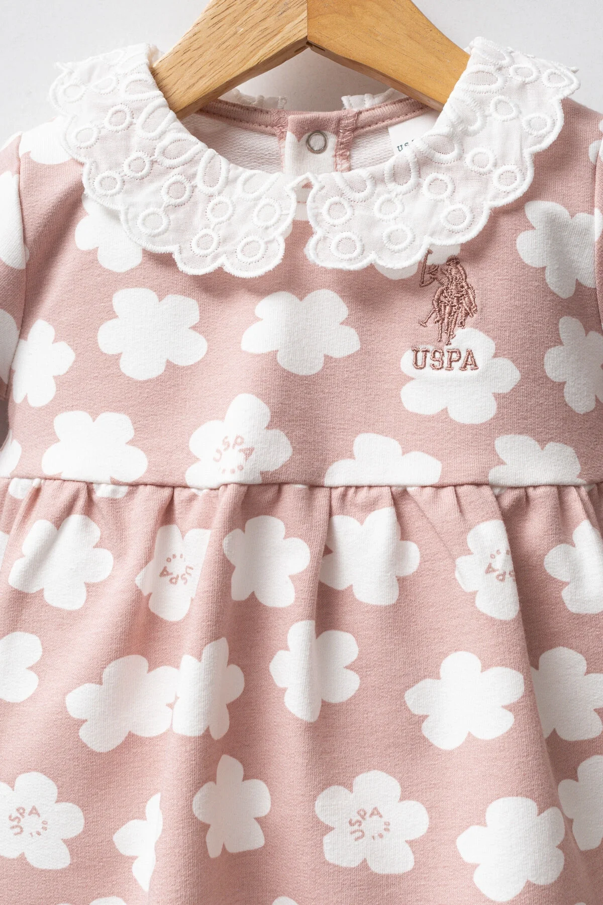 Pembe beyaz çiçek desenli U.S. Polo Assn kız bebek elbise, dantelli yaka, uzun kollu, arnetta markası, bebek elbise