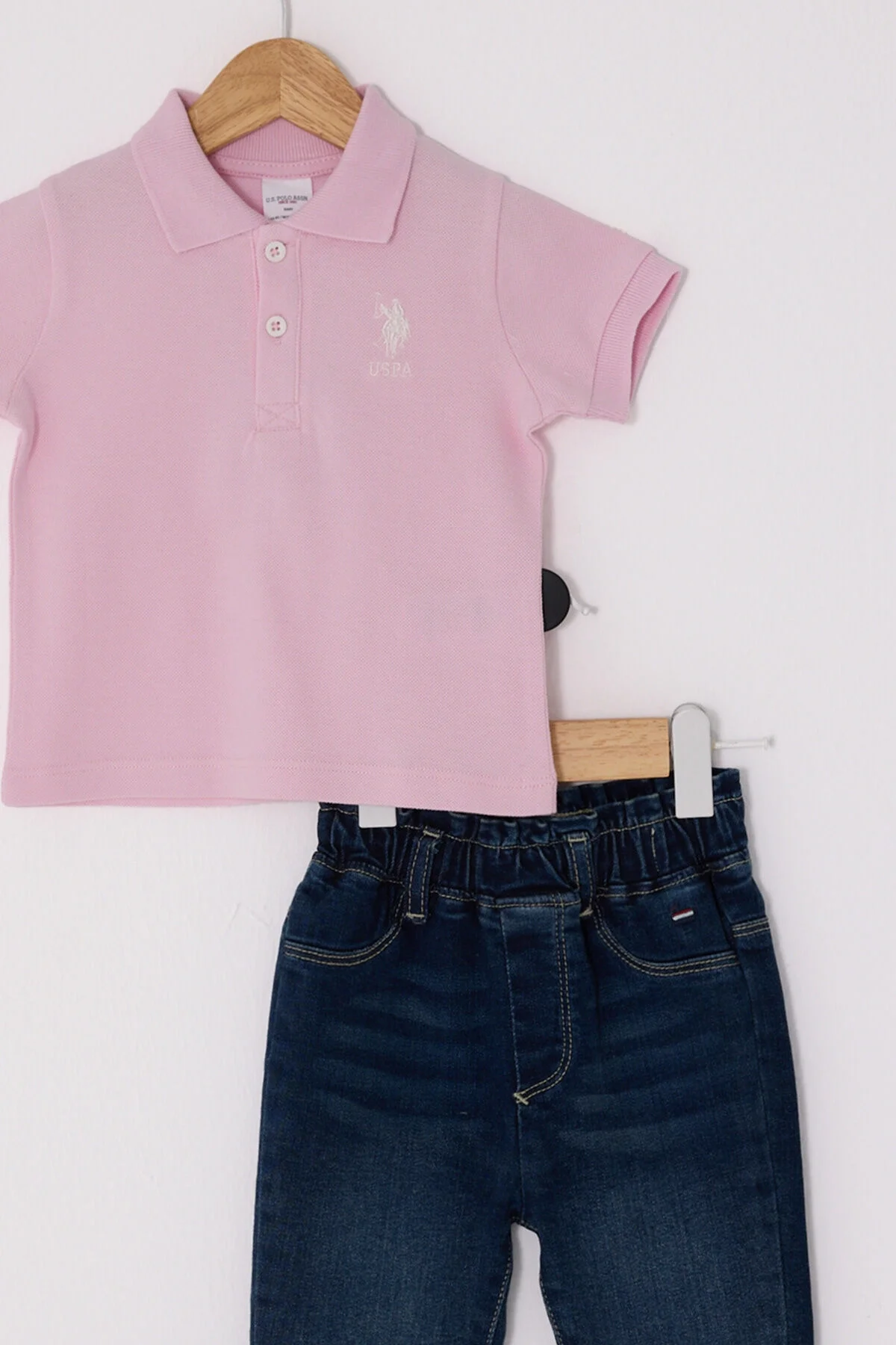Pembe U.S. Polo Assn kız bebek takım elbette, pantolon ve polo gömlek, marka bebek giyim seti