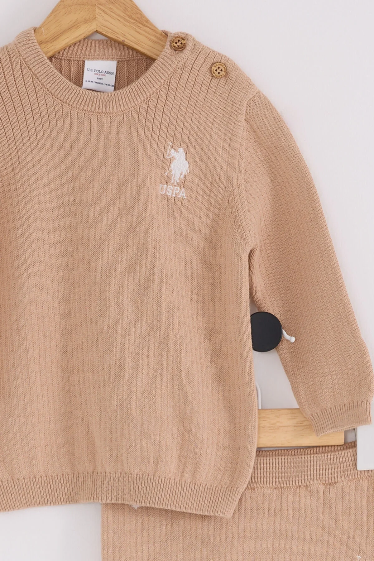 Pembe U.S. Polo Assn kız bebek takım elbette, ribbed kumaş, düğme detaylı, marka logosu, bebek giyim seti