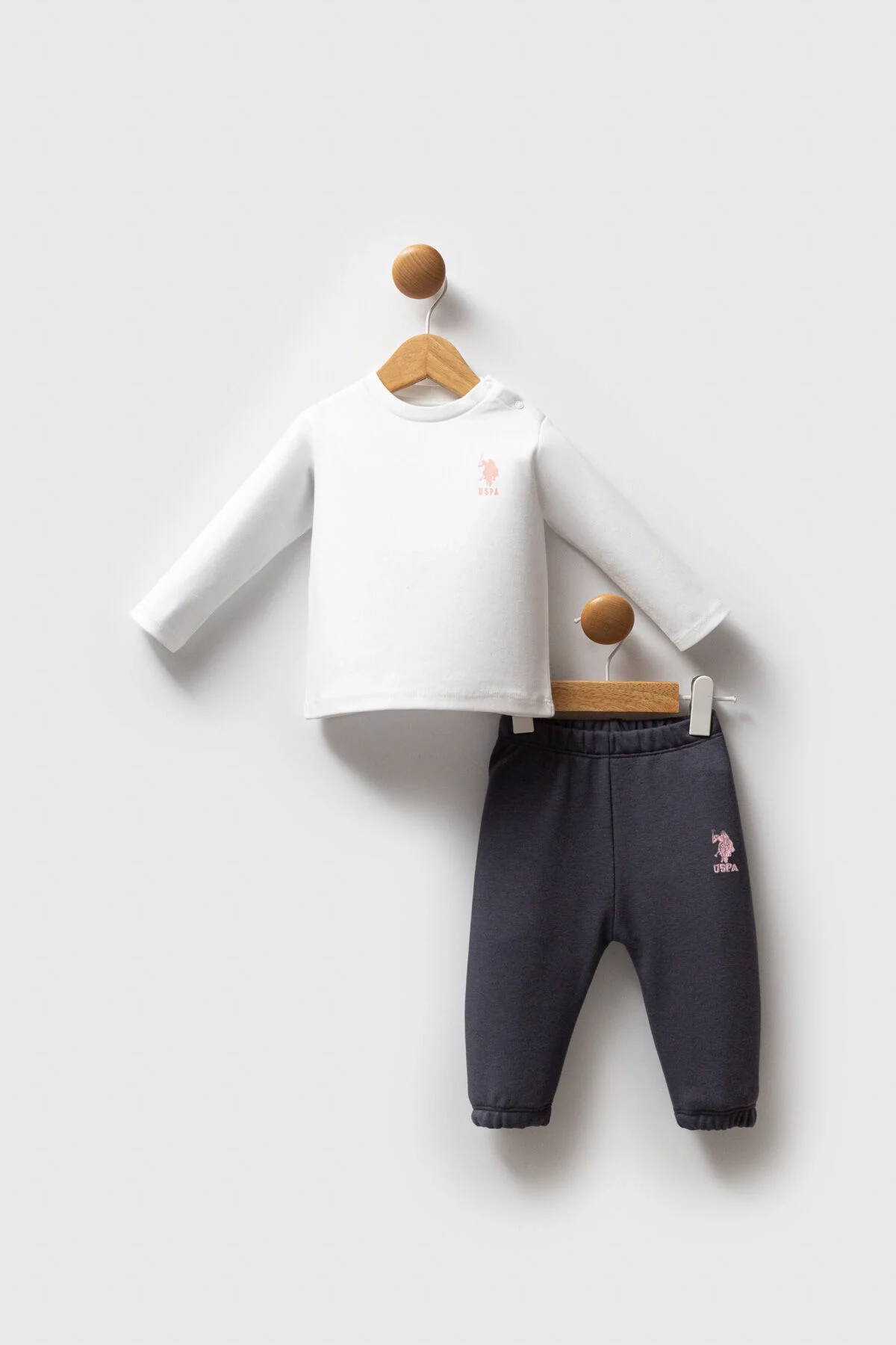 U.S. Polo Assn kız bebek turuncu kalp desenli kapüşonlu ceket ve koyu gri pantolon takımı, Arnetta markası, bebek takımları