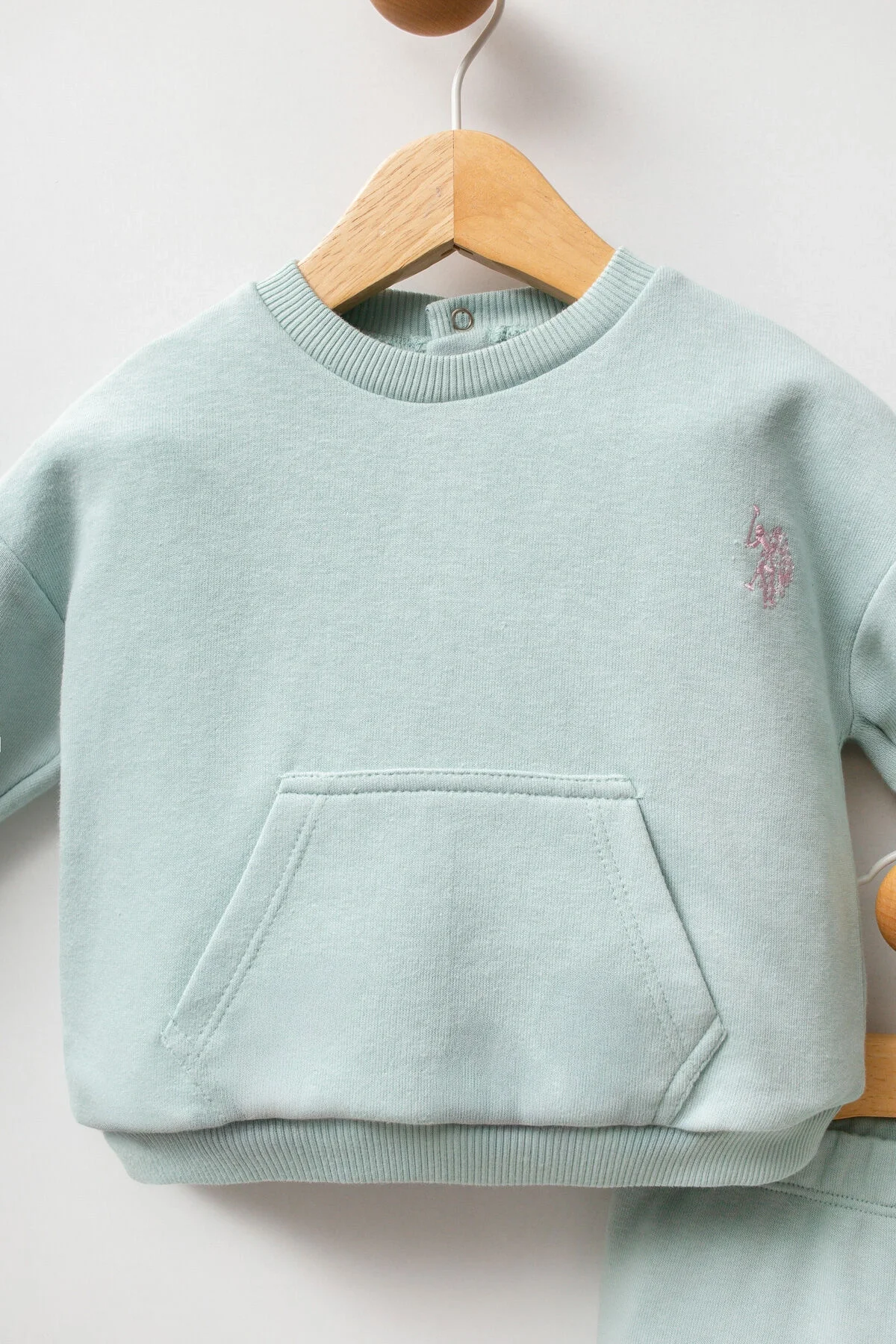 Yeşil U.S. Polo Assn kız bebek takım elbise, yumuşak dokulu, ön cebi ve marka logosu ile bebek giyim seti