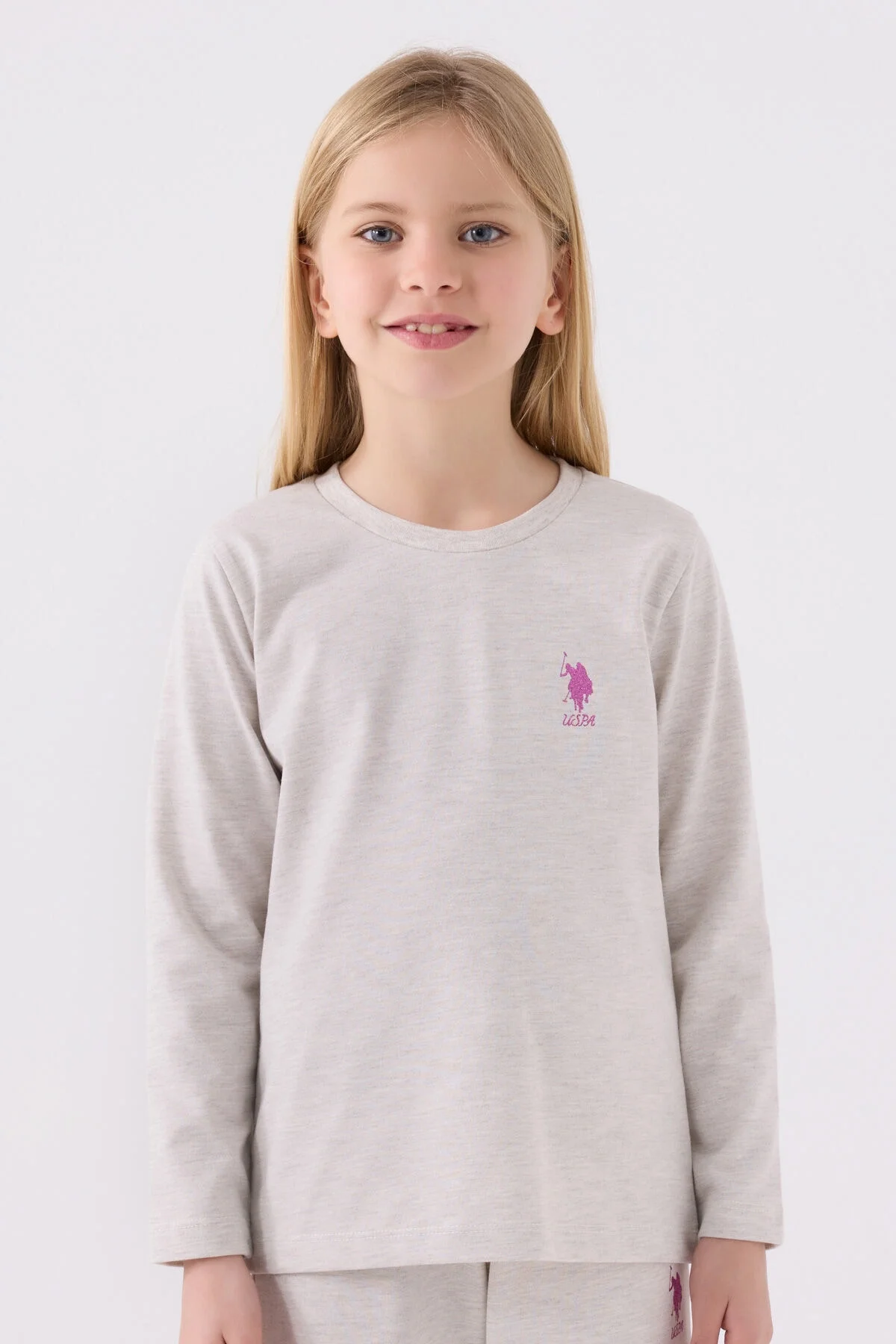U.S. Polo Assn Kız Çocuk Gri Pijama Takımı, uzun kollu üst ve pantolon, ön ve yan detaylı, marka logosu ile çocuk iç giyim