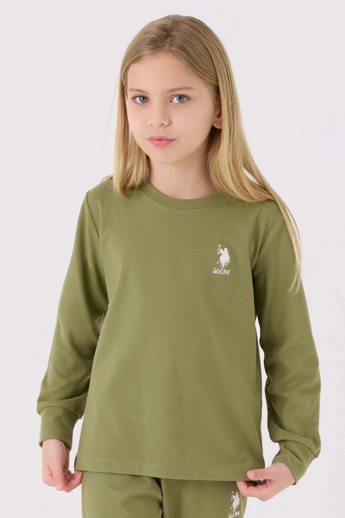 Haki renkli U.S. Polo Assn kız çocuk pijama takımı, uzun kollu tişört ve pantolon, marka logosu, çocuk modeli