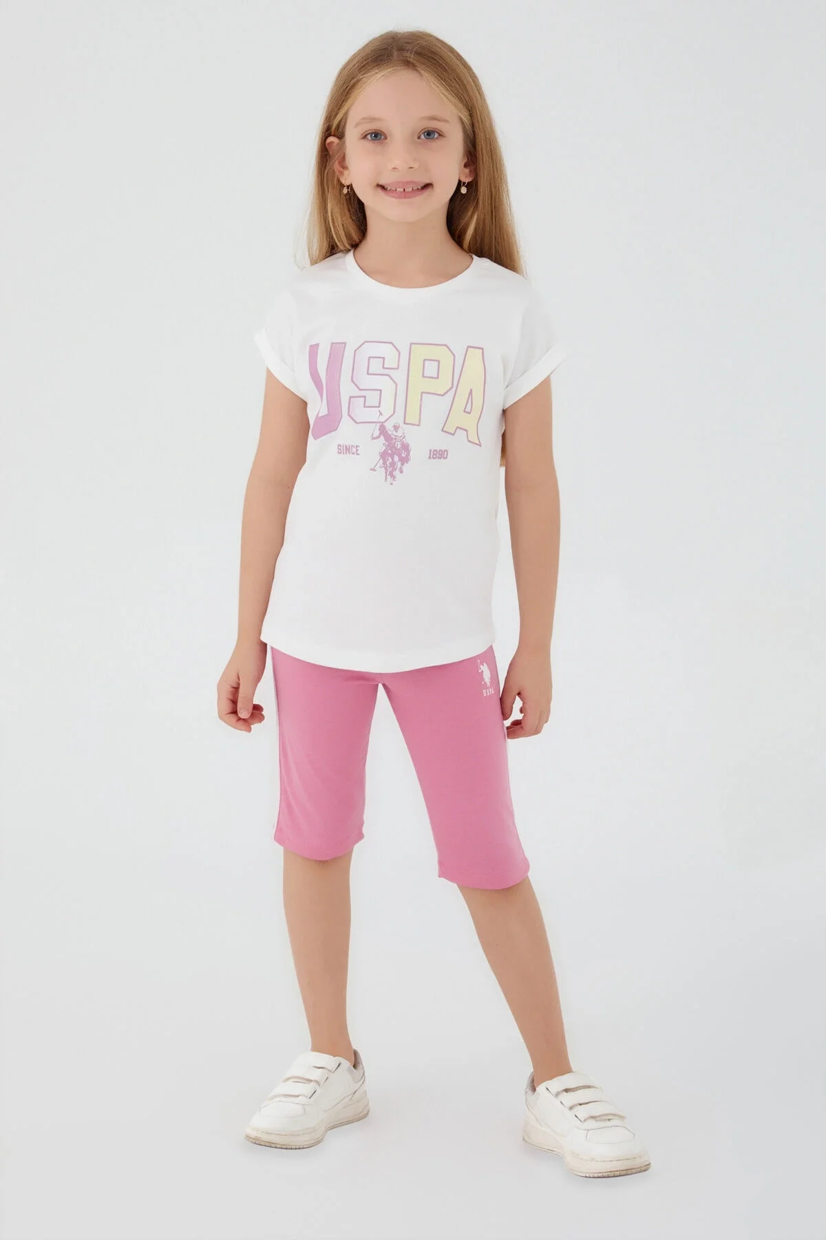 U.S. Polo Assn kız çocuk krem Bermuda takım, pembe çoraplı kısa pantolon ve beyaz tişört, çocuk giyim modeli