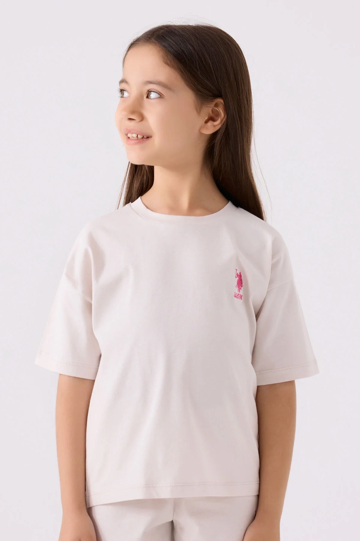 U.S. Polo Assn Kız Çocuk Krem Bermuda Takım, beyaz tişört ve kısa pantolon, çocuk giyim, marka logo detaylı