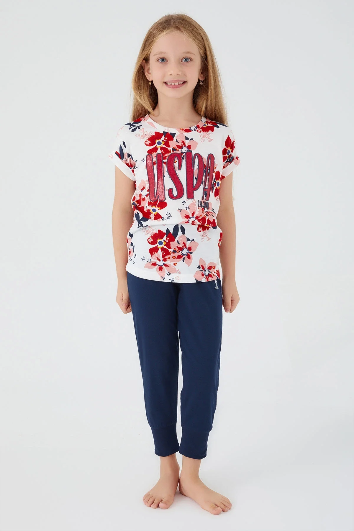 U.S. Polo Assn Kız Çocuk Krem Pijama Takımı, kırmızı çiçek desenli üst ve mavi pantolon, çocuk pijama modeli
