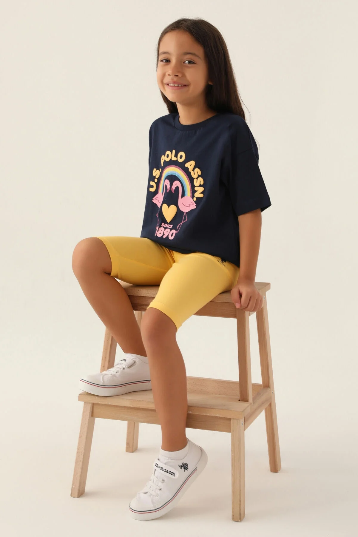 U.S. Polo Assn Kız Çocuk Lacivert Bermuda Takım, flamingo ve ışık desenli üst, sarı biker pantolon, çocuk giyim seti