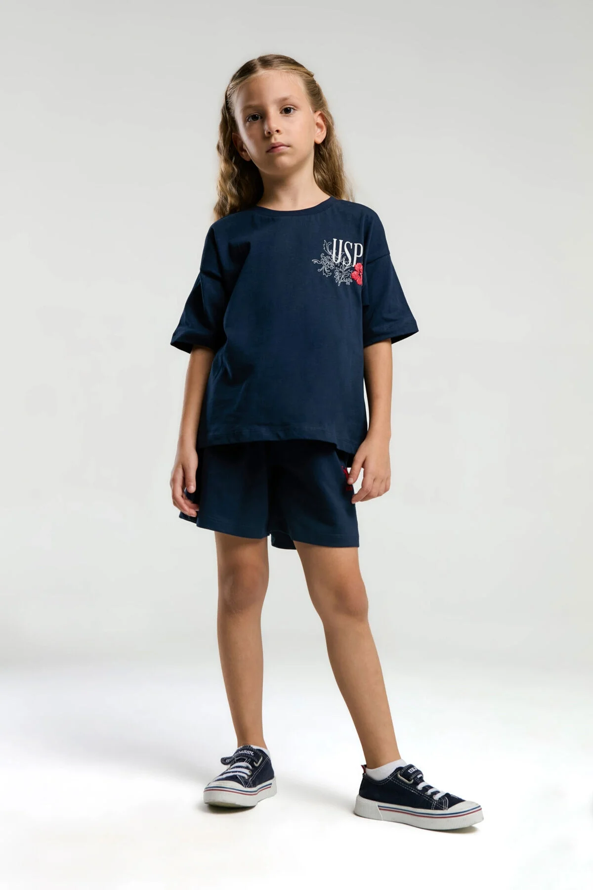 U.S. Polo Assn Kız Çocuk Lacivert Şort Takımı, ön ve yan görünüm, marka logosu, çocuk giyim, erişilebilirlik optimizasyonu