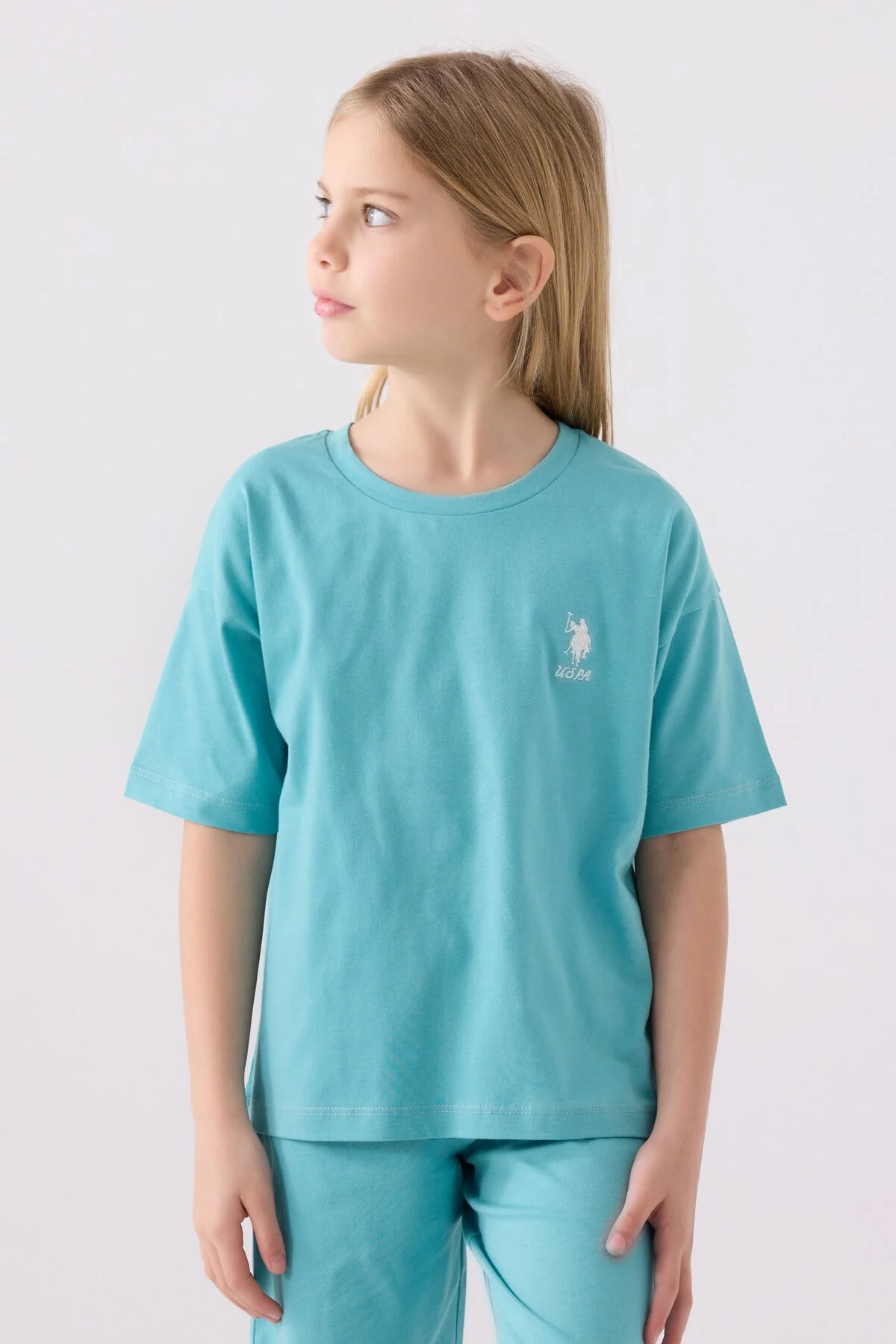Mavi U.S. Polo Assn kız çocuk Bermuda takım seti, model ön görünüm, spor ve günlük giyim için uygun