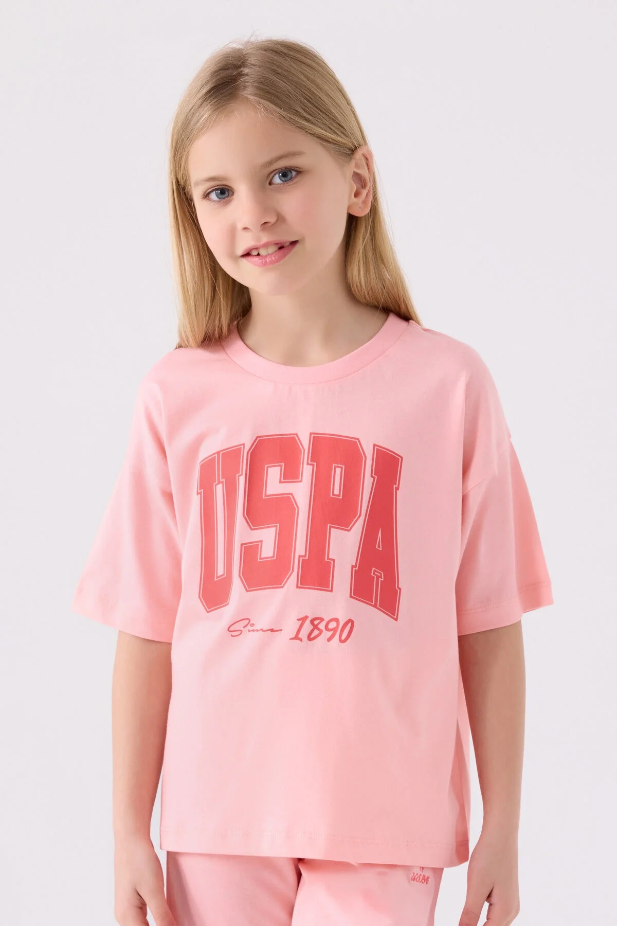 Pembe U.S. Polo Assn kız çocuk Bermuda takım, USPA logosu, çocuk giyim, yazlık spor kıyafet, beyaz ayakkabılar