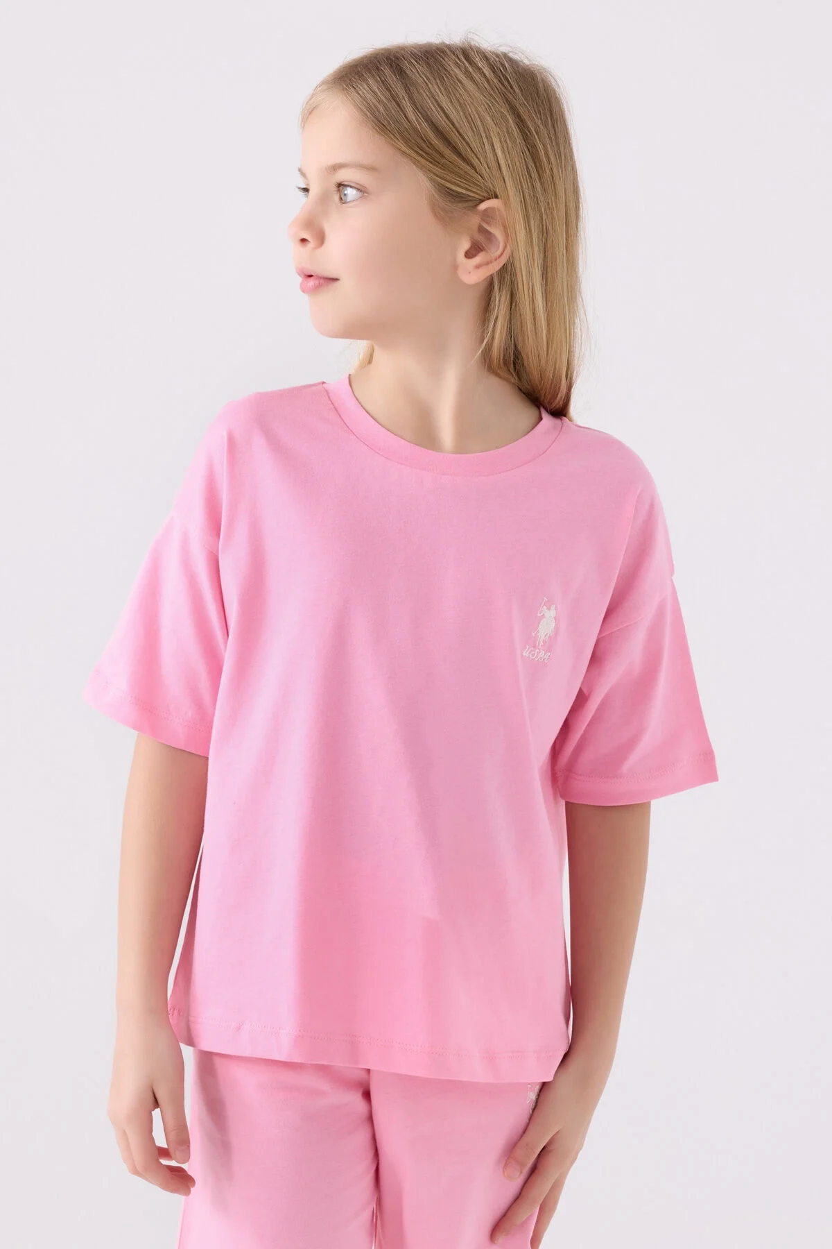Pembe U.S. Polo Assn kız çocuk Bermuda takım elbette, ön ve yan görünüm, marka logosu, çocuk giyim stili