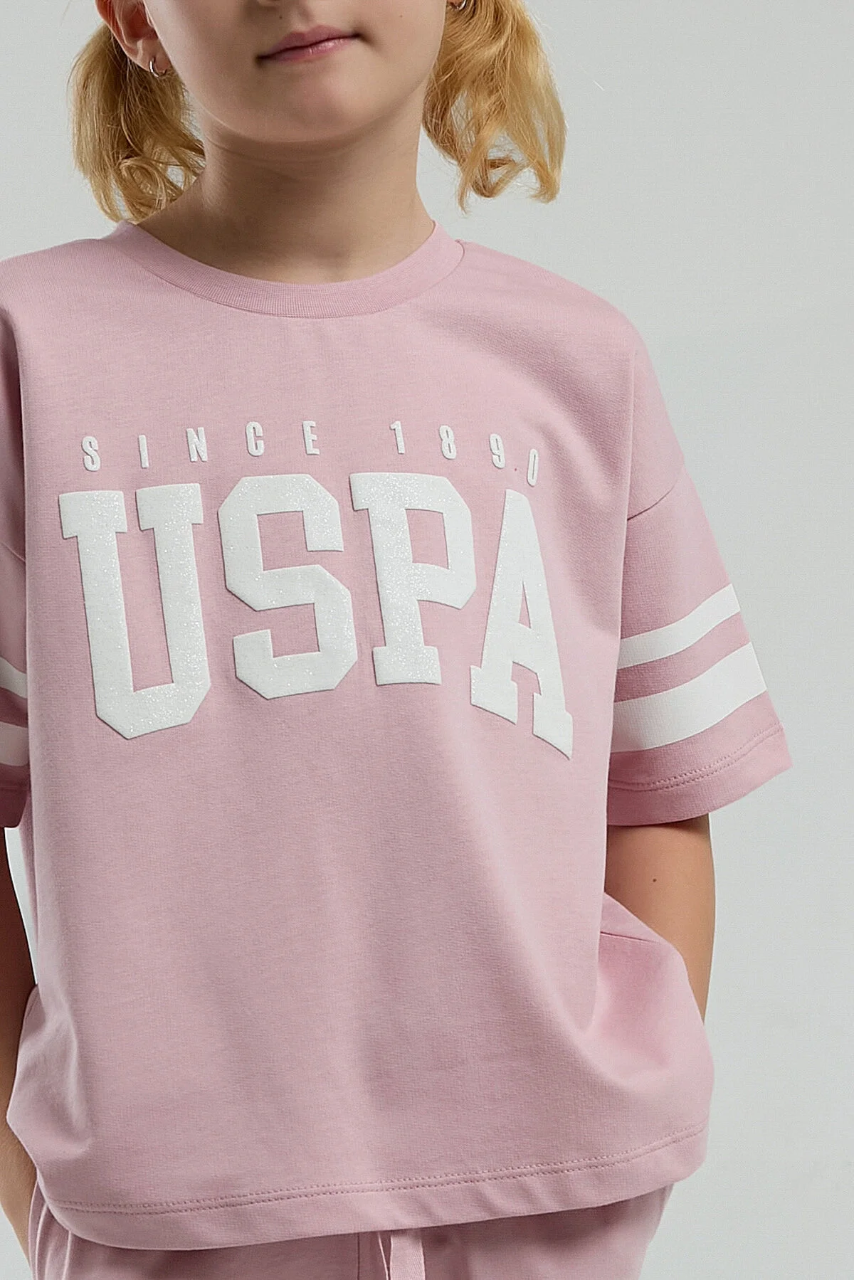 Pembe USPA marka kız çocuk Bermuda takım elbette, spor stili kısa pantolon ve tişört, ön görünümü