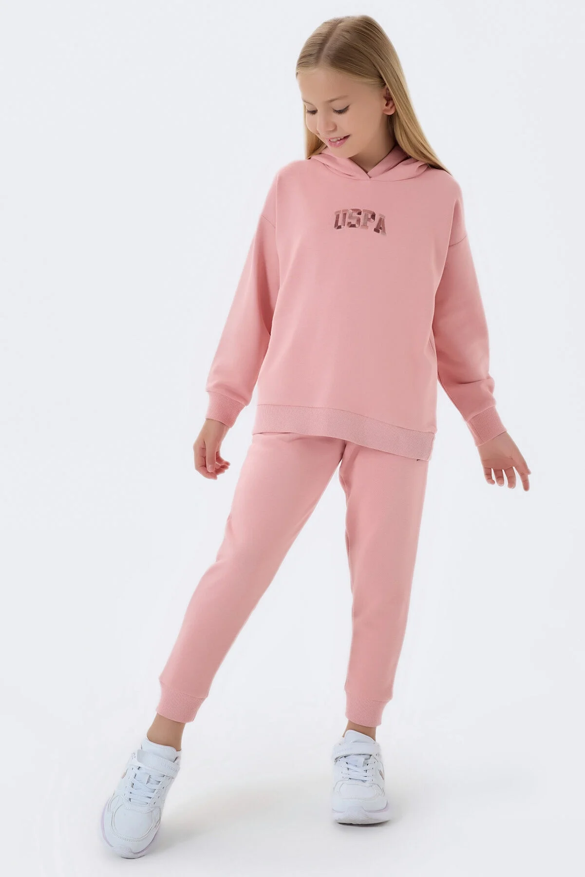 Pembe U.S. Polo Assn kız çocuk eşofman takımı, kapüşonlu üst ve pantolon, marka logosu, spor stil, kız çocuk giyim