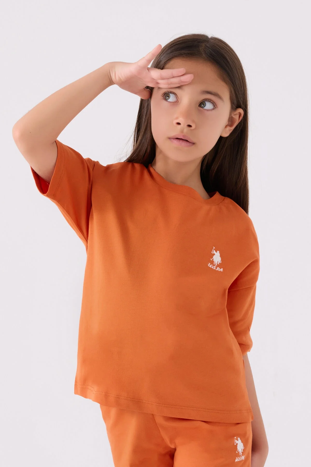 U.S. Polo Assn Kız Çocuk Turuncu Bermuda Takım, ön ve yan görünüm, marka logosu, spor ve günlük giyim tarzı