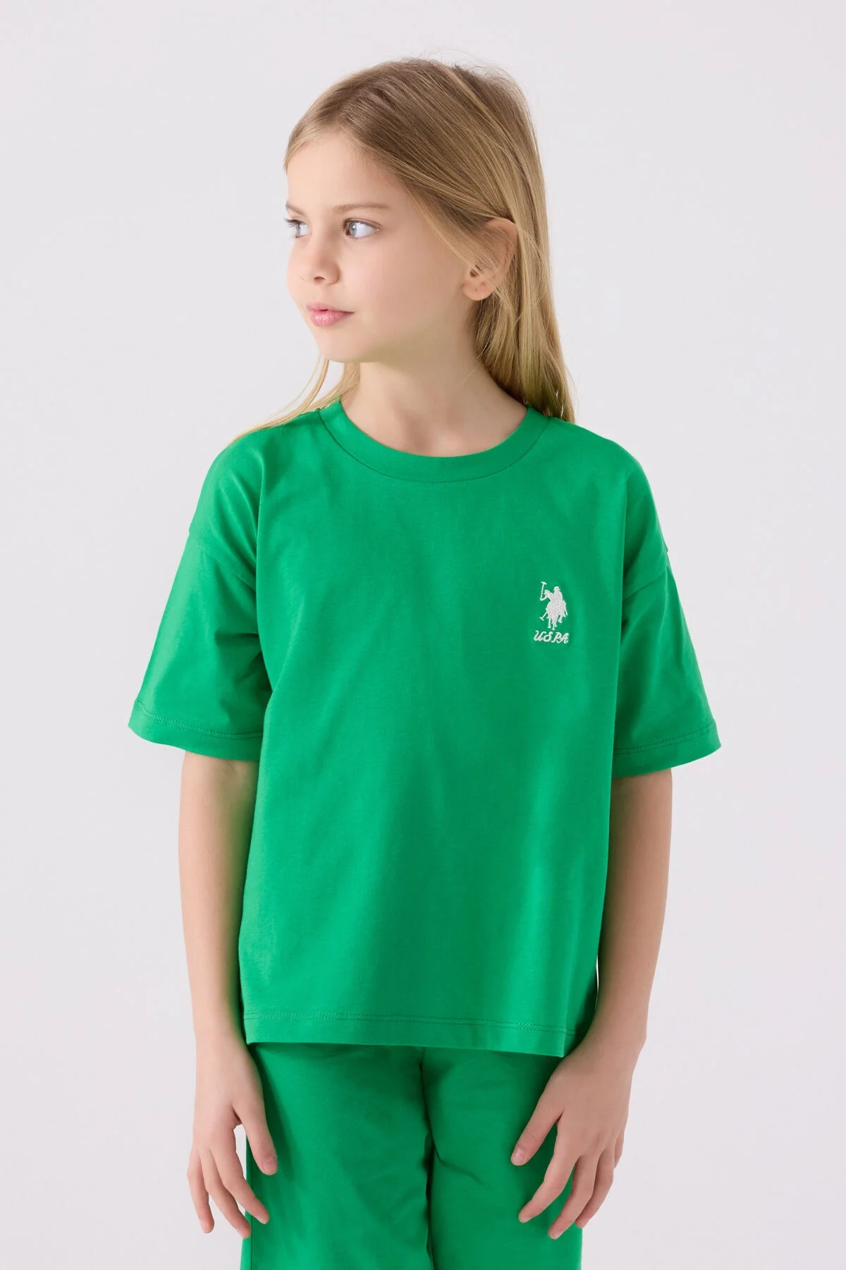 Yeşil U.S. Polo Assn kız çocuk Bermuda takım elbette, marka logosuyla spor ve günlük giyim için ideal