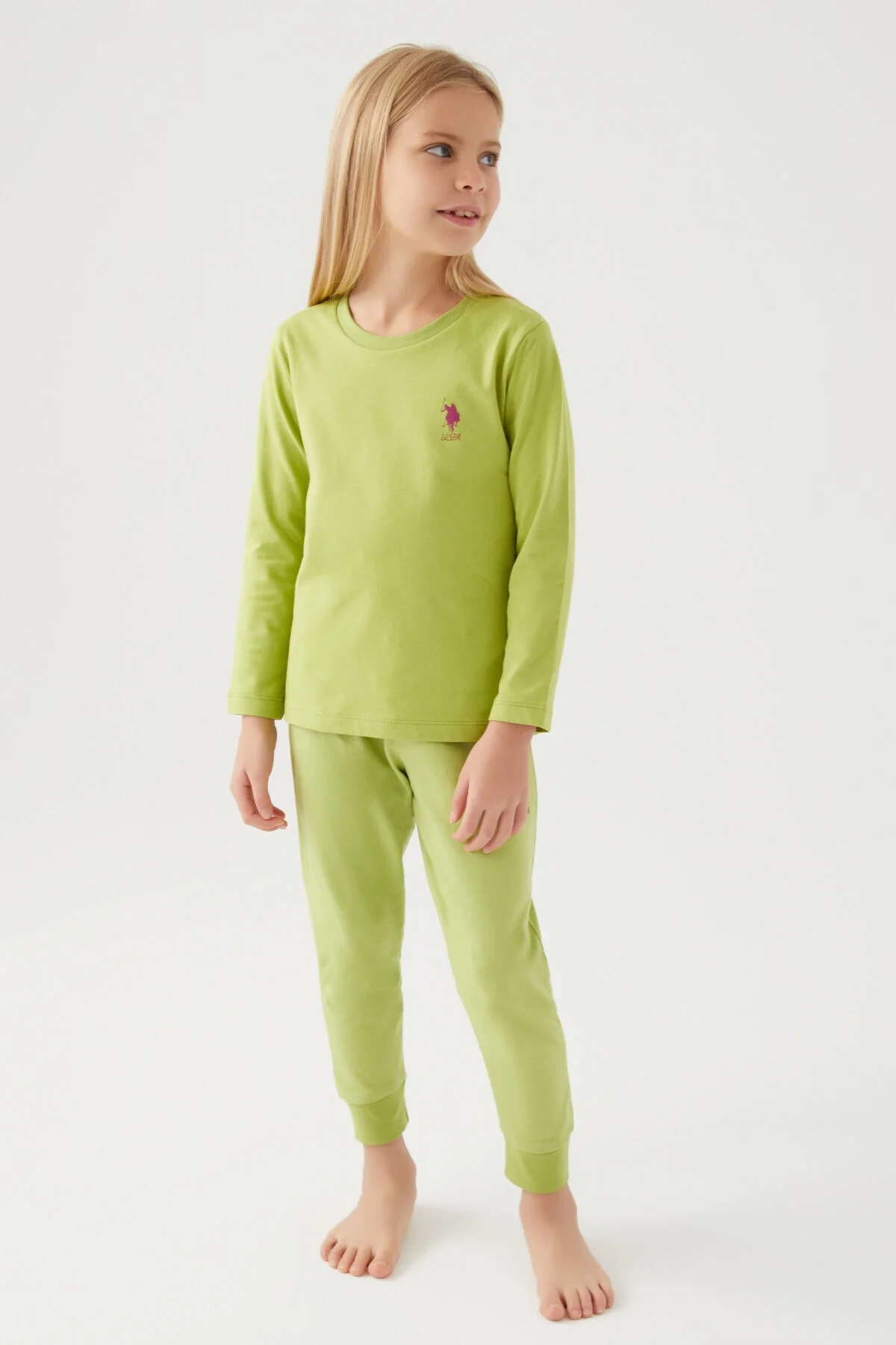 Yeşil U.S. Polo Assn kız çocuk pijama takımı, uzun kollu üst ve pantolon, marka logosu, çocuk giyim, uygun boyutlar