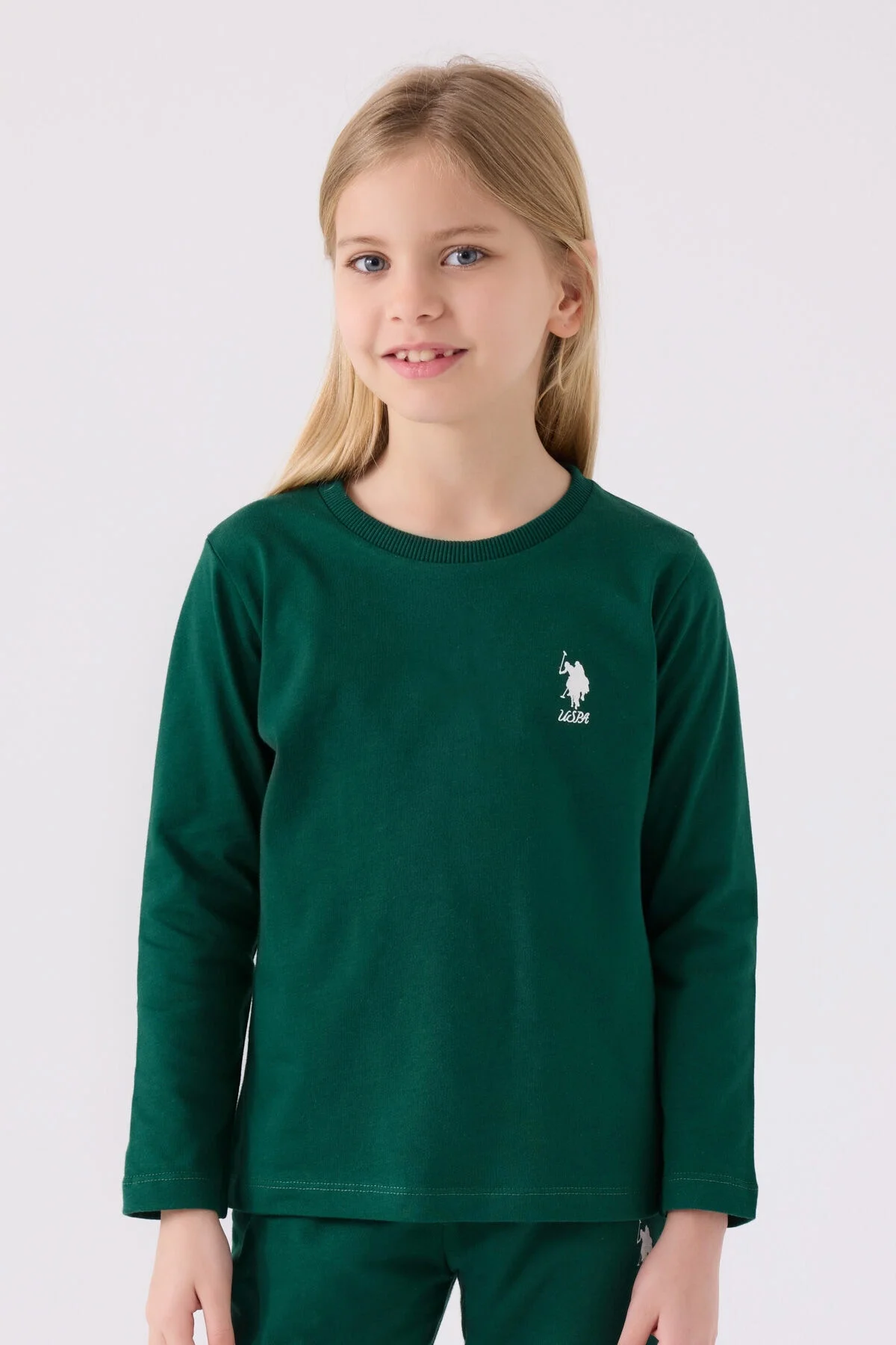 Yeşil U.S. Polo Assn kız çocuk pijama takımı, uzun kollu üst ve pantolon, ön ve yan detaylı, Arnetta markası